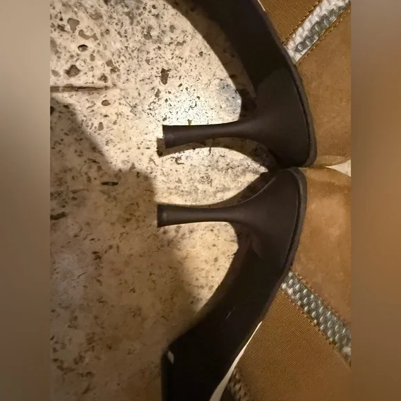 Sneex Slip-On Sneakers in Olive & Tan - Picture 7 of 9